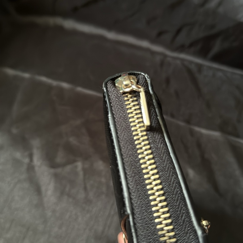 GUESS Wallet - Black preowned - Picture 17 of 17